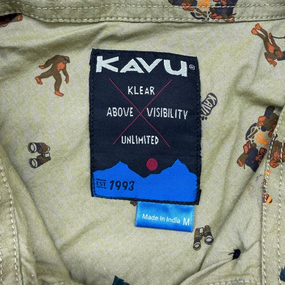 KAVU Button Down Shirt Mens Size M Green Bigfoot Sasquatch Graphic Long Sleeve